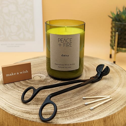 wine bottle candle - daisy